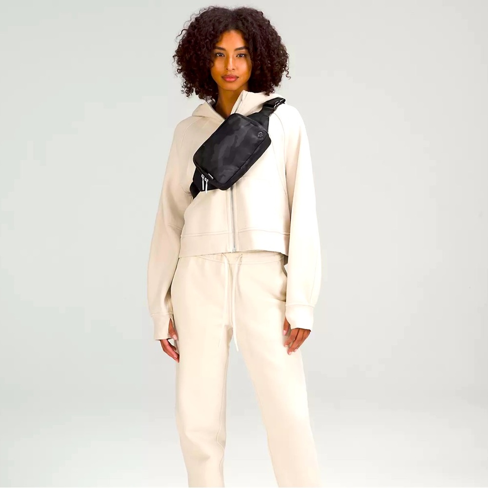 Lululemon everywhere belt bag
